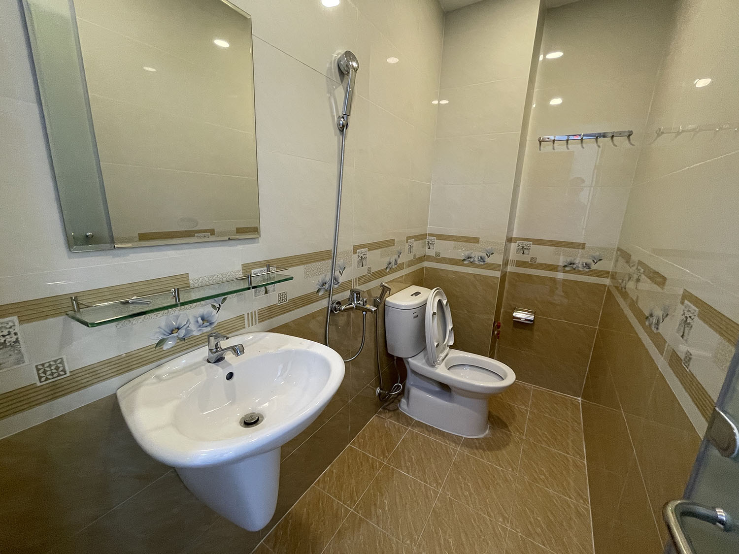 Tuyệt phẩm 3 lầu (4x15) 6 phòng t.kế Singapore, mới xây dựng, hẻm đẹp Phan Đình Phùng - gần PXLong